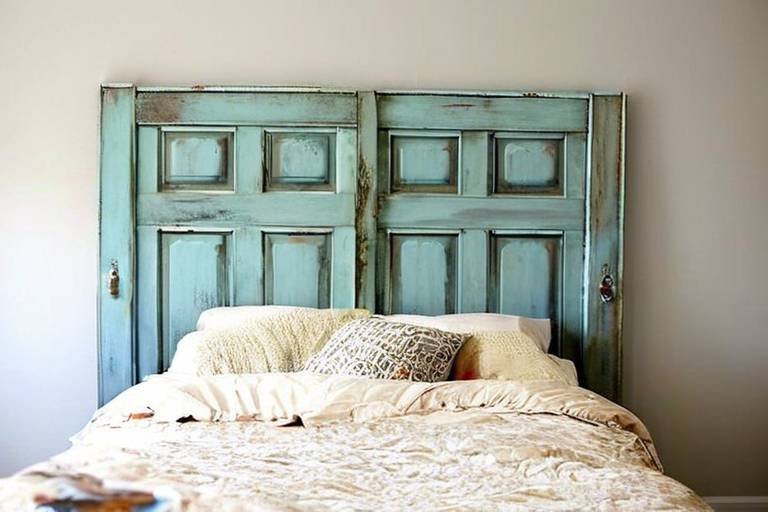 DIY Upcycling: Turn an Old Door into a Headboard